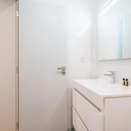 Via Augusta 129 * Lisboa