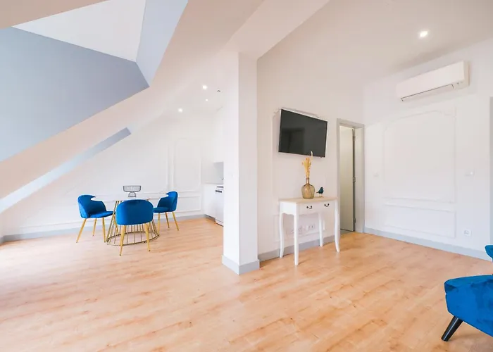 Daire Via Augusta 129 *